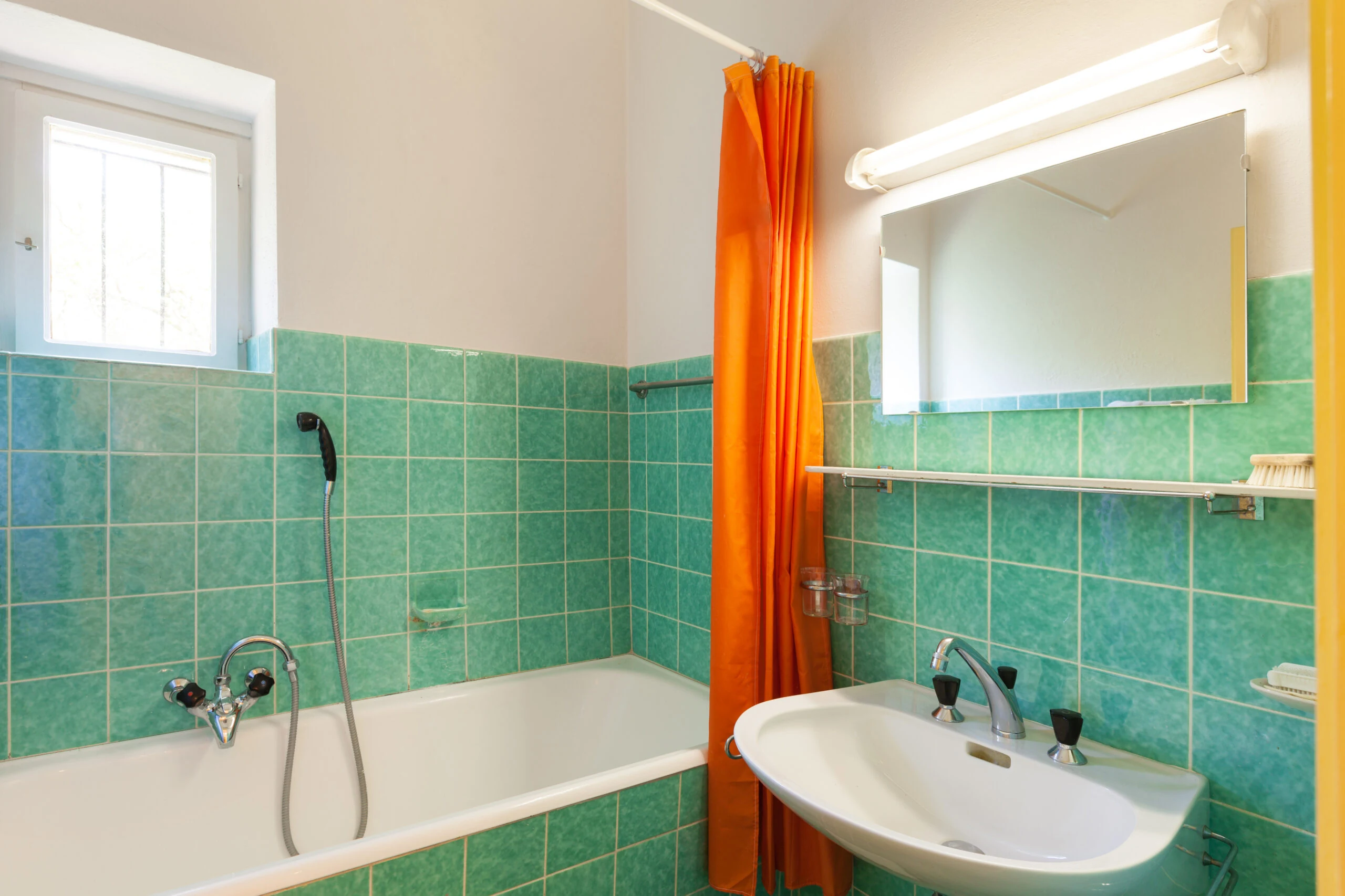 Badkamer vóór renovatie, zoals getoond op de website van RS Constructie